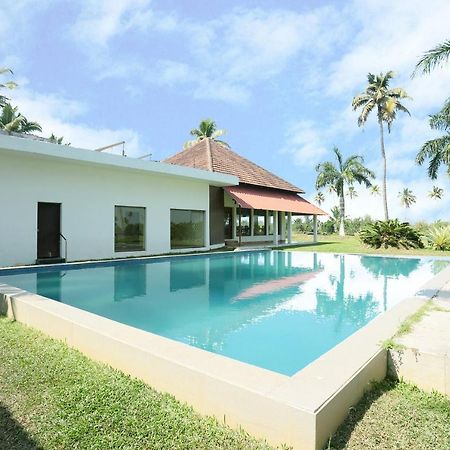 Oyo 26874 Manor Backwater Resort Kumarakom Exterior foto
