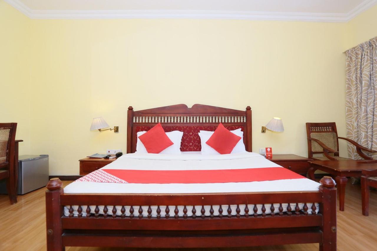 Oyo 26874 Manor Backwater Resort Kumarakom Exterior foto