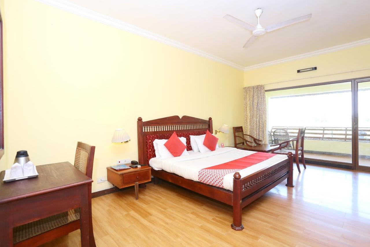 Oyo 26874 Manor Backwater Resort Kumarakom Exterior foto