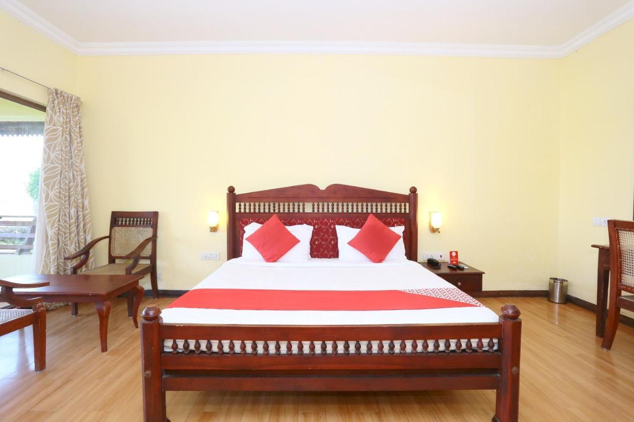 Oyo 26874 Manor Backwater Resort Kumarakom Exterior foto