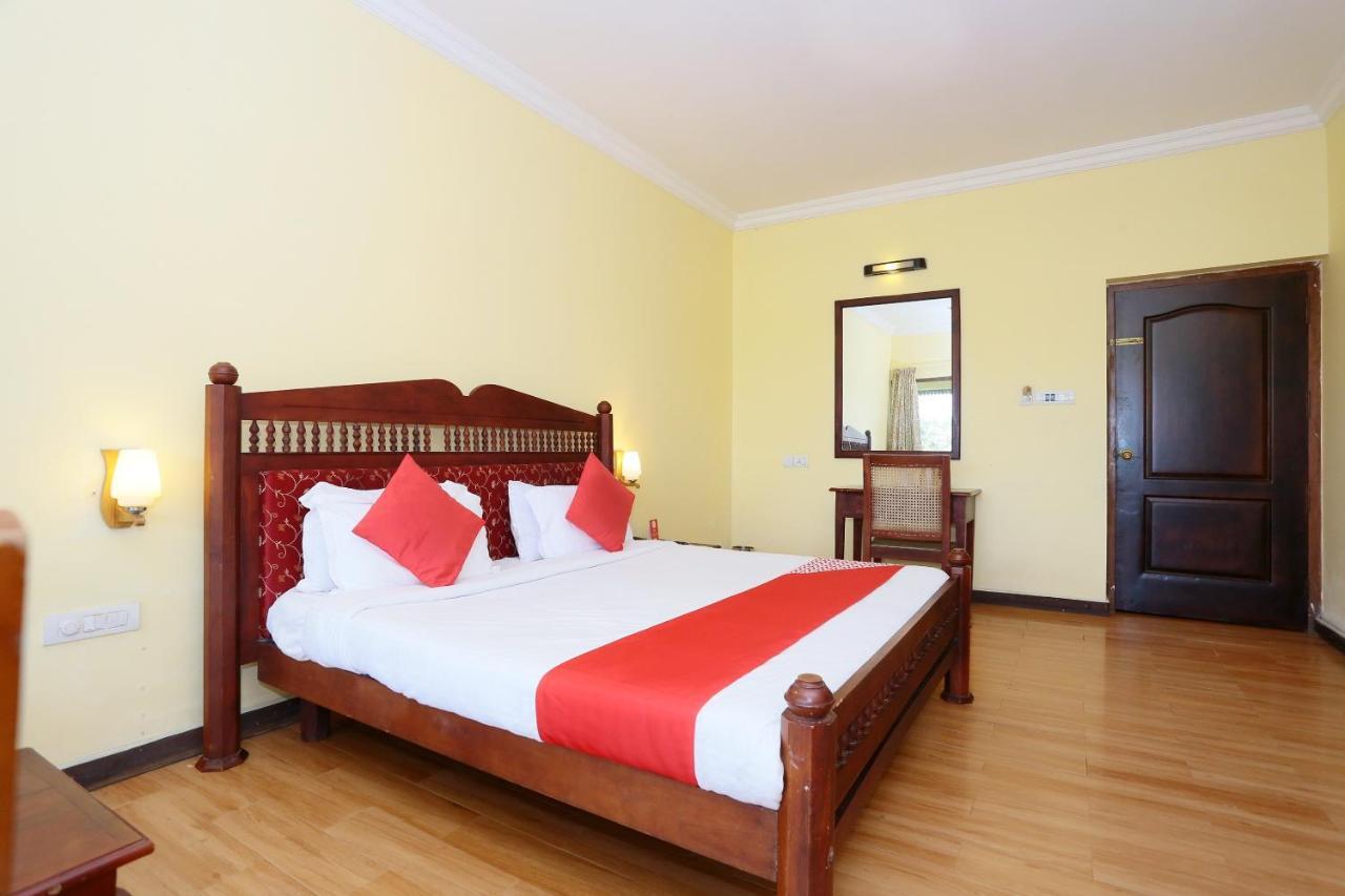 Oyo 26874 Manor Backwater Resort Kumarakom Exterior foto
