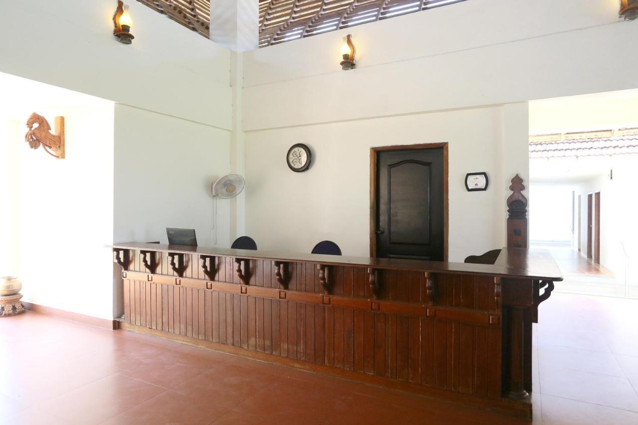 Oyo 26874 Manor Backwater Resort Kumarakom Exterior foto
