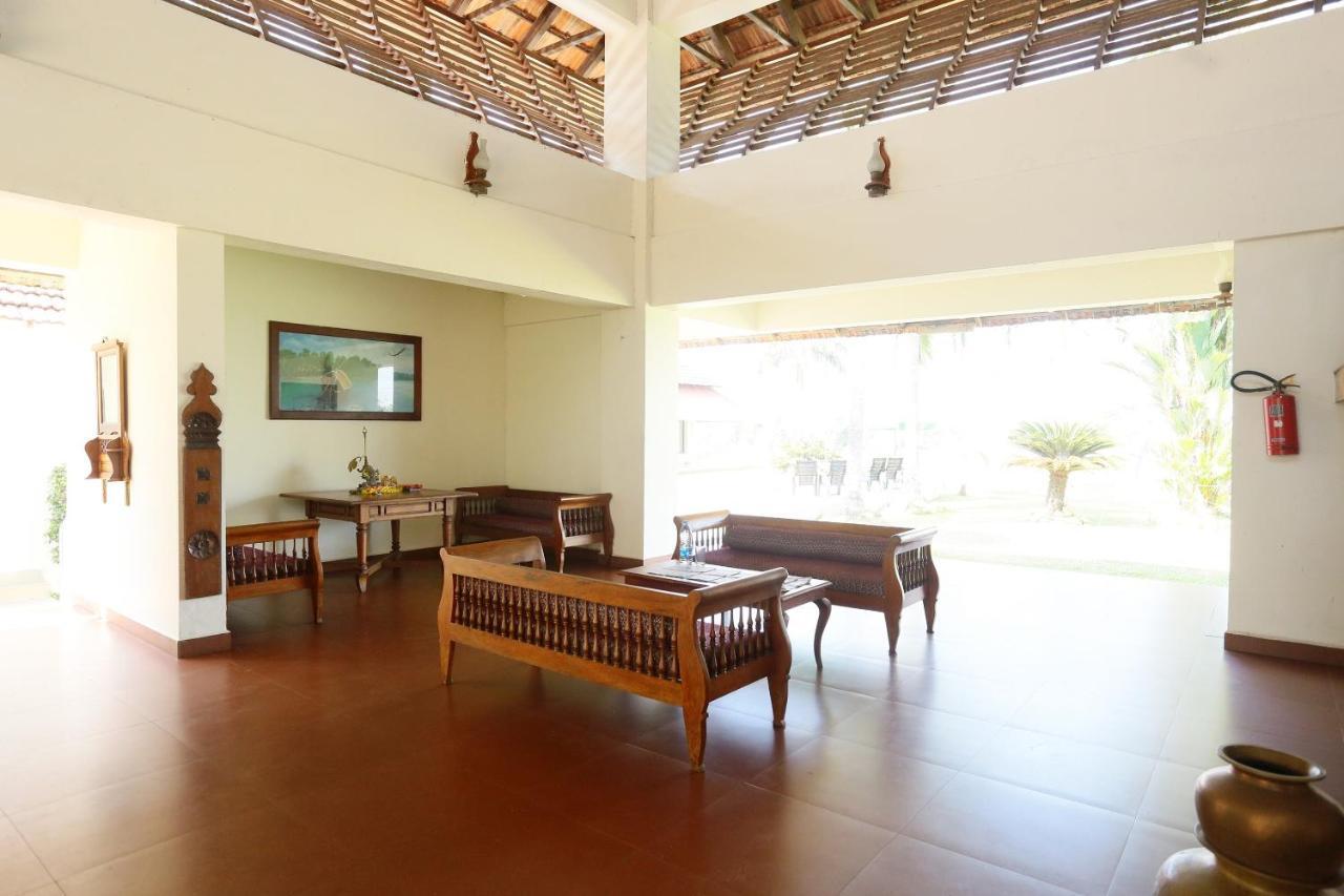 Oyo 26874 Manor Backwater Resort Kumarakom Exterior foto