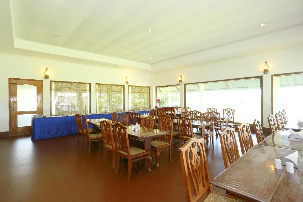 Oyo 26874 Manor Backwater Resort Kumarakom Exterior foto