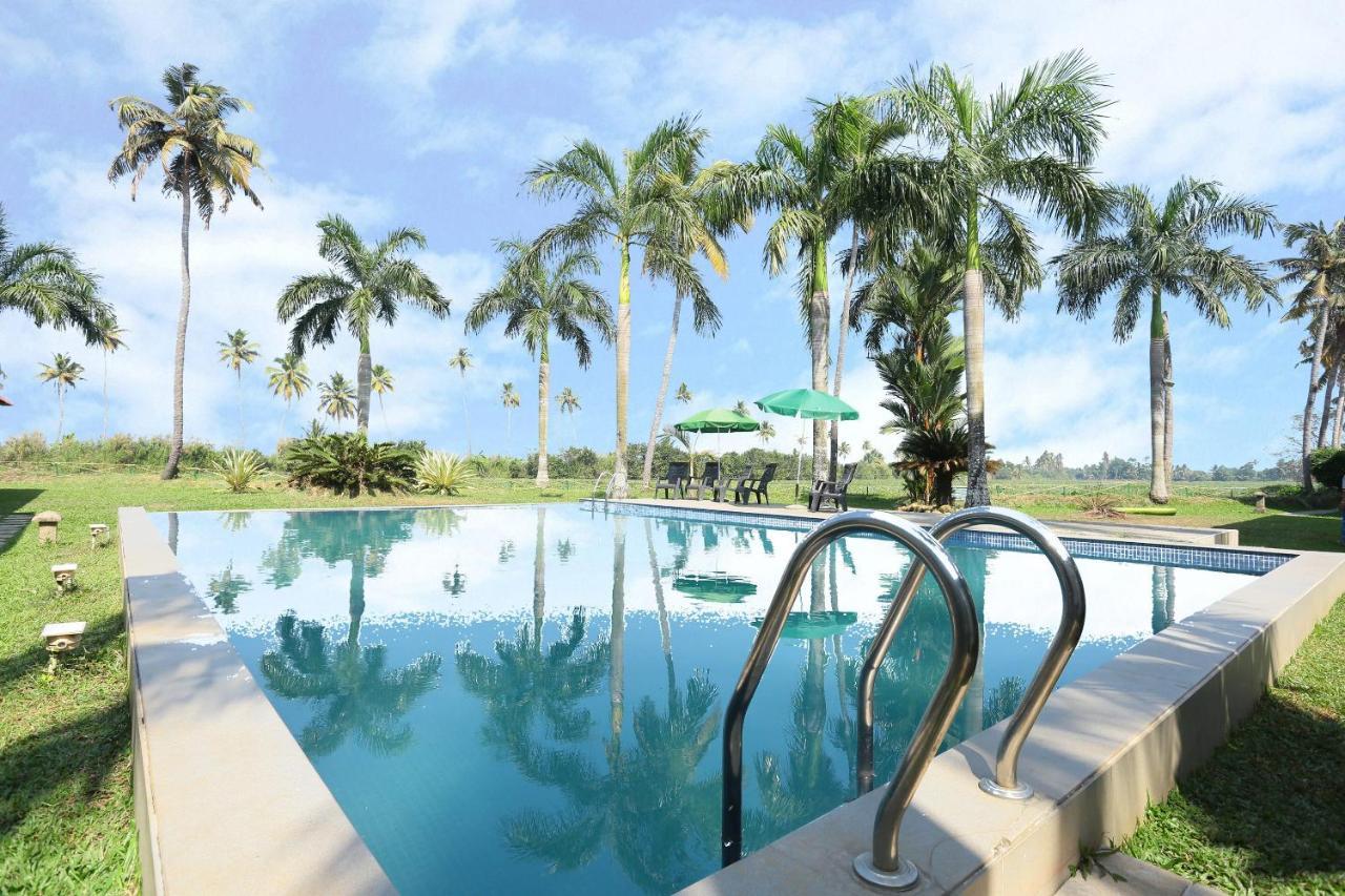 Oyo 26874 Manor Backwater Resort Kumarakom Exterior foto