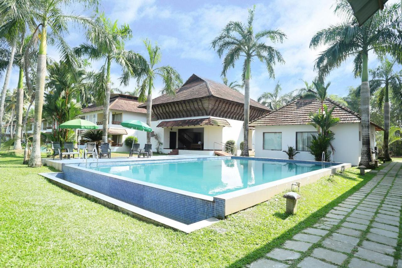 Oyo 26874 Manor Backwater Resort Kumarakom Exterior foto