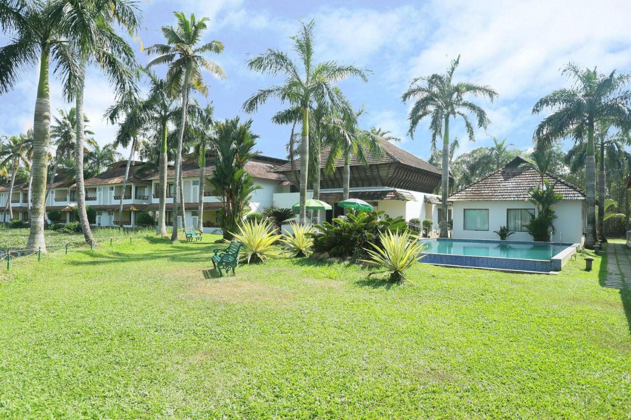 Oyo 26874 Manor Backwater Resort Kumarakom Exterior foto
