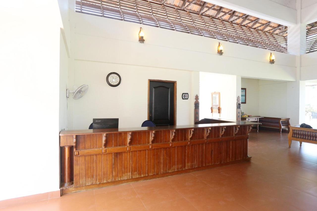 Oyo 26874 Manor Backwater Resort Kumarakom Exterior foto