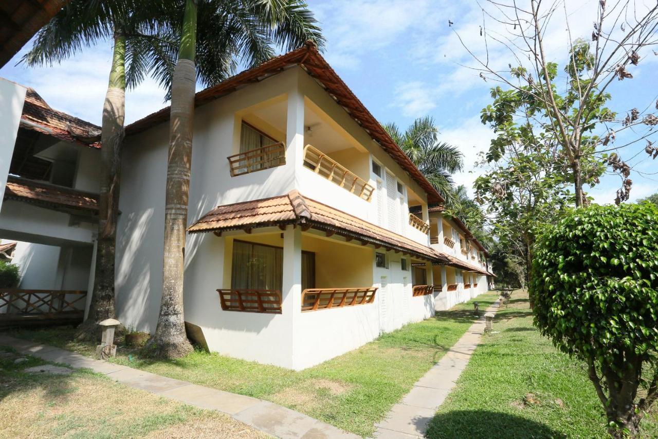 Oyo 26874 Manor Backwater Resort Kumarakom Exterior foto